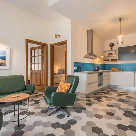 Appartement Two Bedroom Close To The Sea