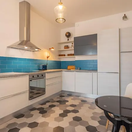 Two Bedroom Close To The Sea