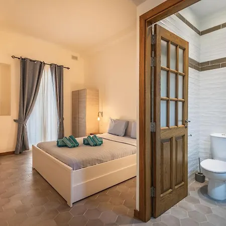 Two Bedroom Close To The Sea Apartment