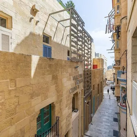 Two Bedroom Close To The Sea