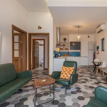 Two Bedroom Close To The Sea Apartament