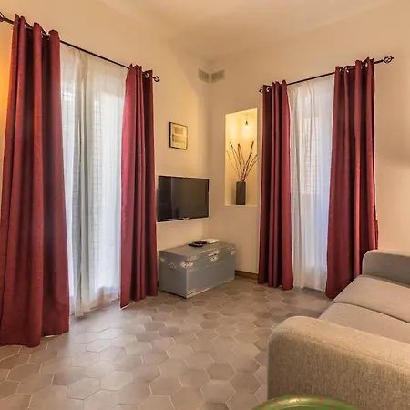 Two Bedroom Close To The Sea *