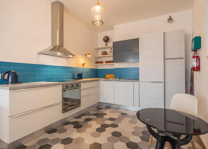 Two Bedroom Close To The Sea